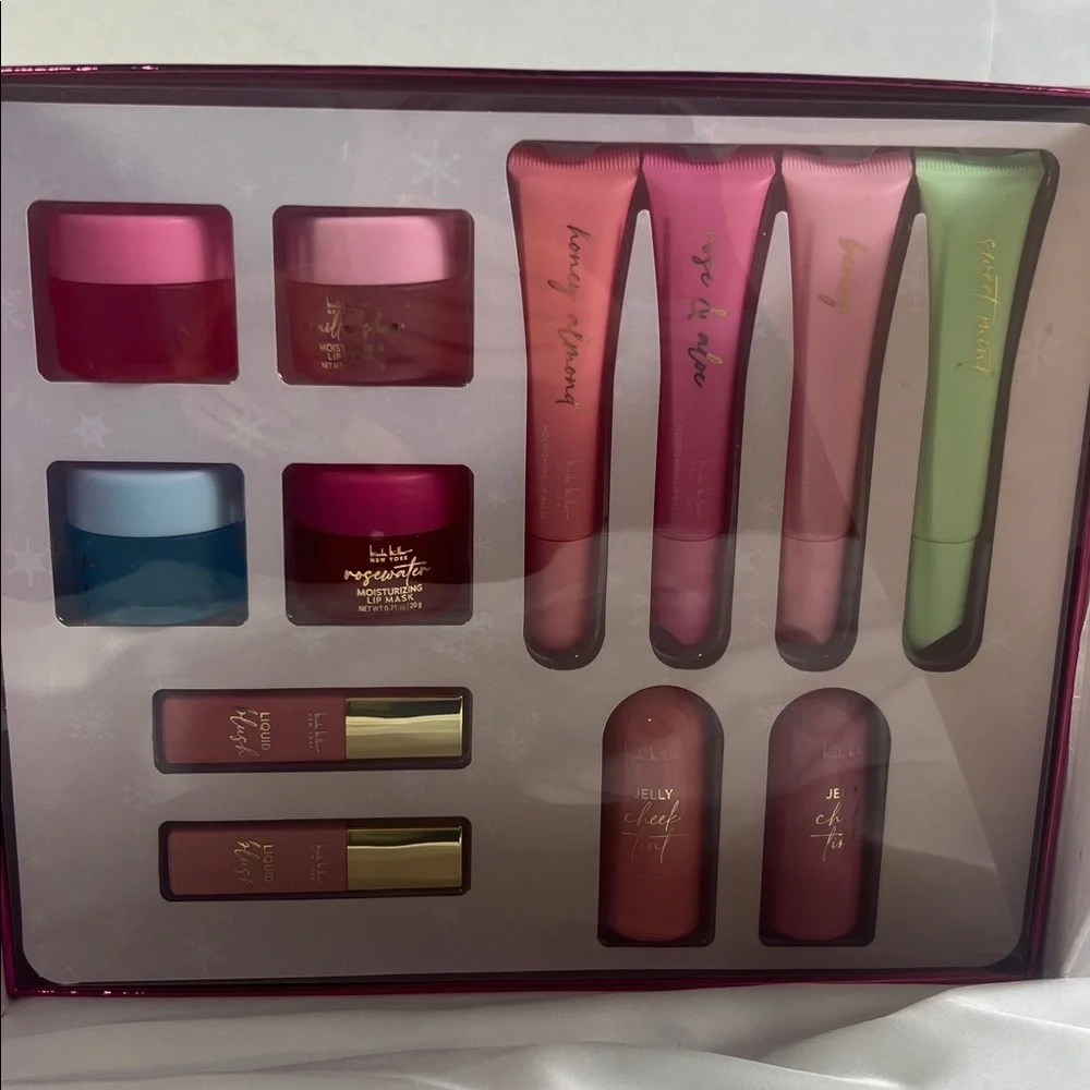 Nicole Miller Lip & Cheek Favorites Set with Pink and Gold Accents - Picture 2 of 5